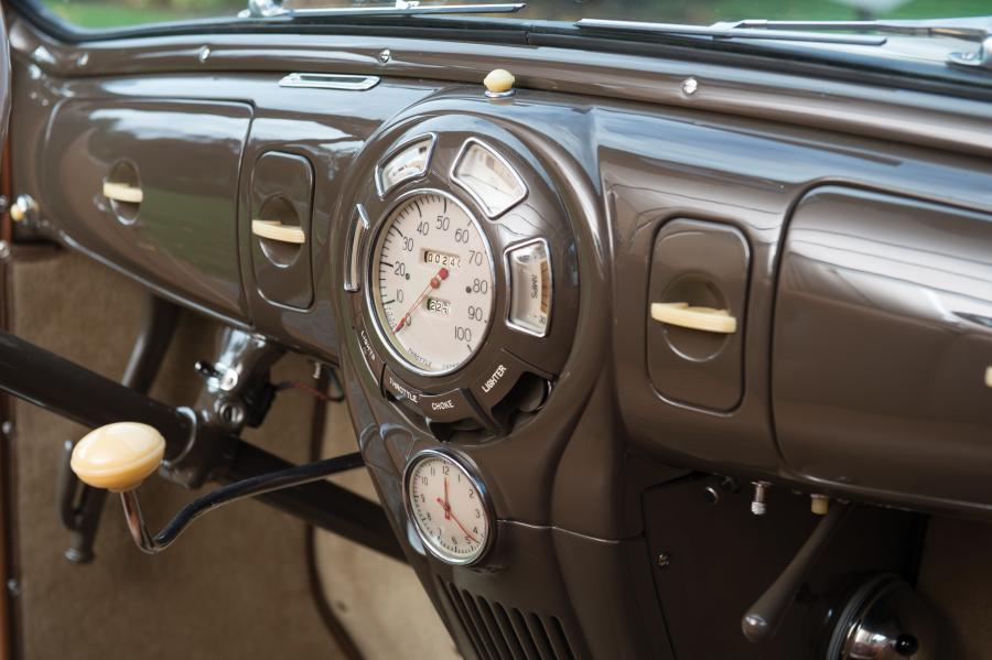 Панель приборов Lincoln Zephyr Convertible Coupe (86H-760(B)) 1938 года  (фото 23 из 36)